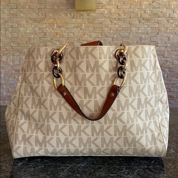 Michael Kors Handbags - Michael Kors tote/crossbody w tortis handle